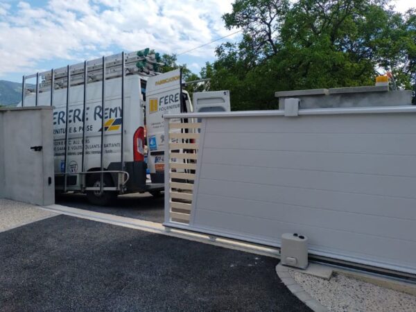 Installation portail electrique : Les conseils de l’entreprise FERERE Rémy pour faire le bon choix